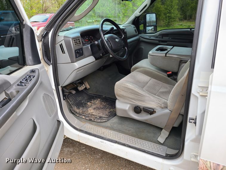 image for item DG7738 2004 Ford F250 Super Duty  Crew Cab pickup truck