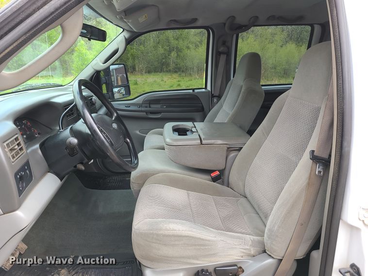 image for item DG7738 2004 Ford F250 Super Duty  Crew Cab pickup truck