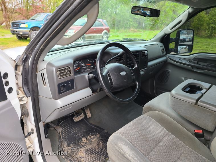 image for item DG7738 2004 Ford F250 Super Duty  Crew Cab pickup truck