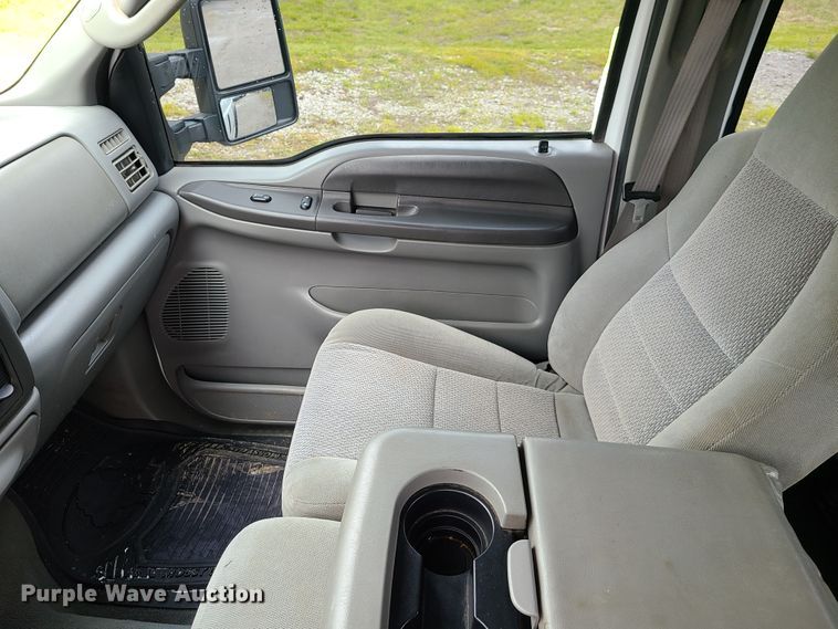 image for item DG7738 2004 Ford F250 Super Duty  Crew Cab pickup truck