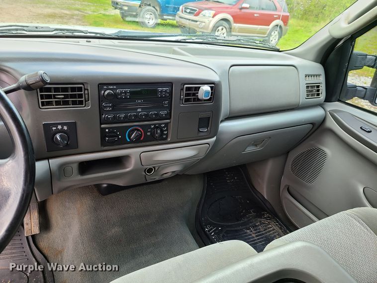 image for item DG7738 2004 Ford F250 Super Duty  Crew Cab pickup truck