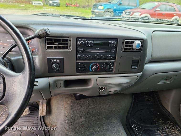 image for item DG7738 2004 Ford F250 Super Duty  Crew Cab pickup truck