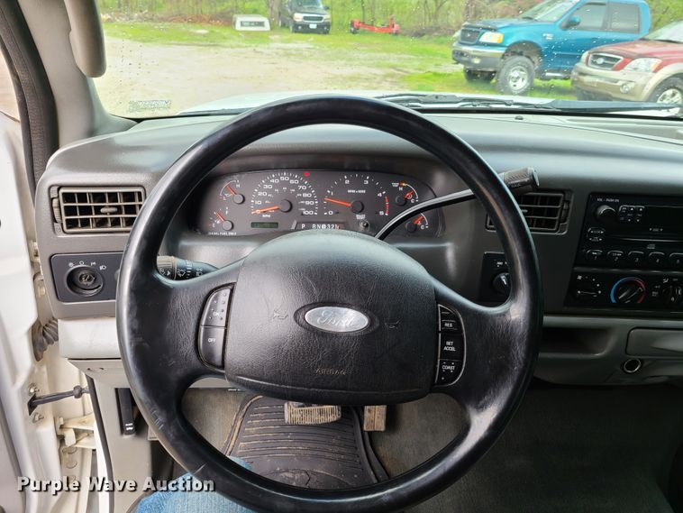 image for item DG7738 2004 Ford F250 Super Duty  Crew Cab pickup truck