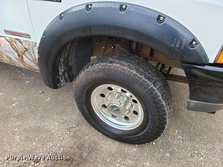 image for item DG7738 2004 Ford F250 Super Duty  Crew Cab pickup truck