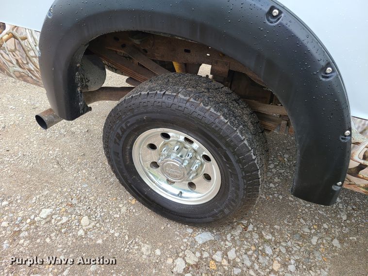 image for item DG7738 2004 Ford F250 Super Duty  Crew Cab pickup truck