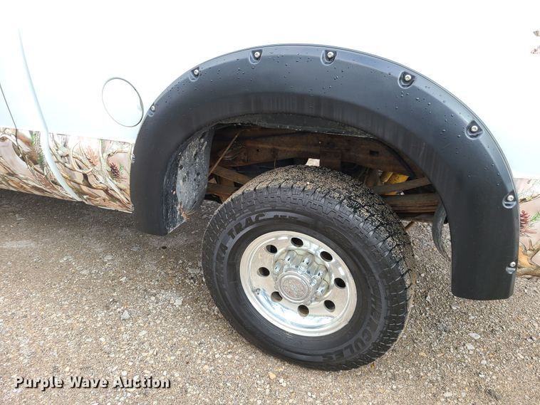 image for item DG7738 2004 Ford F250 Super Duty  Crew Cab pickup truck