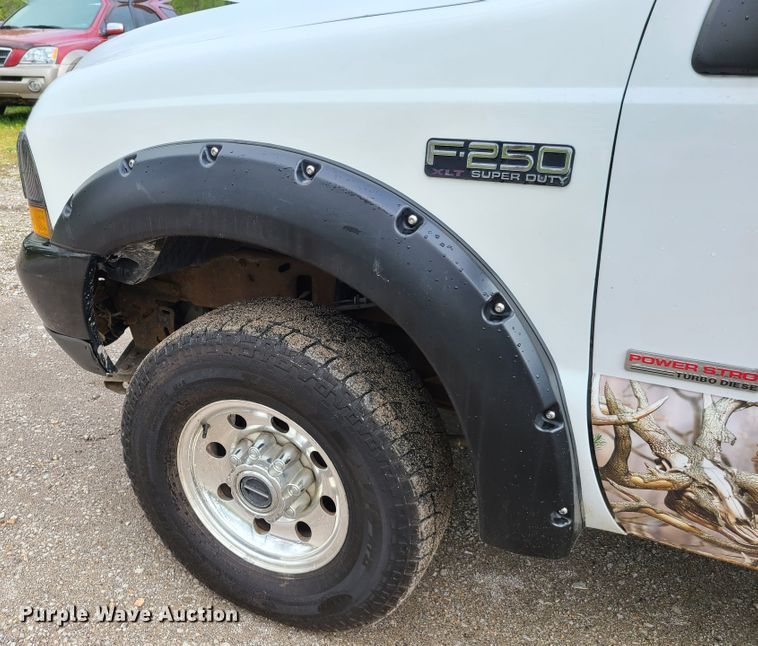 image for item DG7738 2004 Ford F250 Super Duty  Crew Cab pickup truck