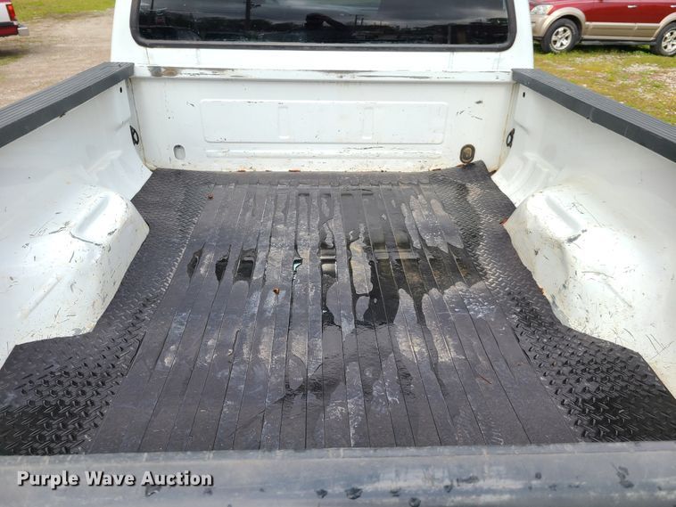 image for item DG7738 2004 Ford F250 Super Duty  Crew Cab pickup truck