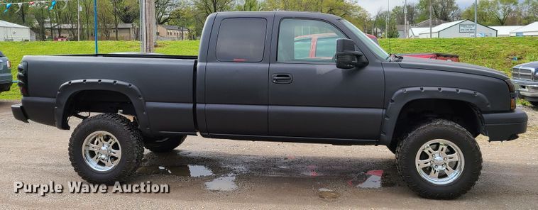 image for item DG7743 2004 Chevrolet Silverado 1500  Ext. Cab pickup truck