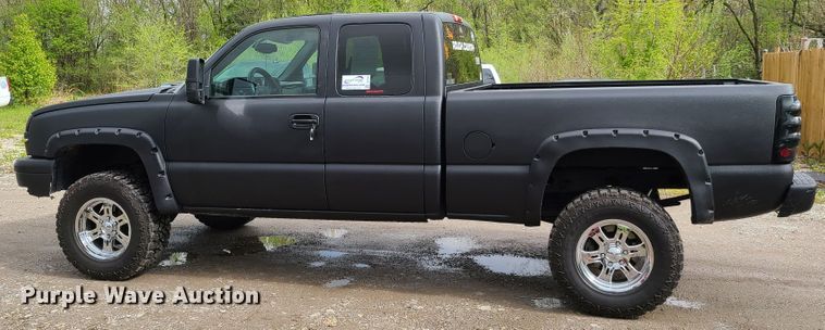 image for item DG7743 2004 Chevrolet Silverado 1500  Ext. Cab pickup truck