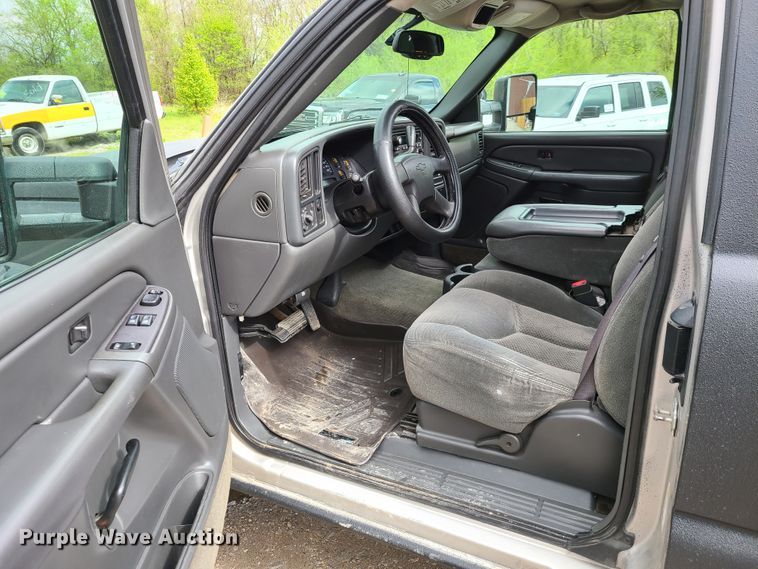 image for item DG7743 2004 Chevrolet Silverado 1500  Ext. Cab pickup truck