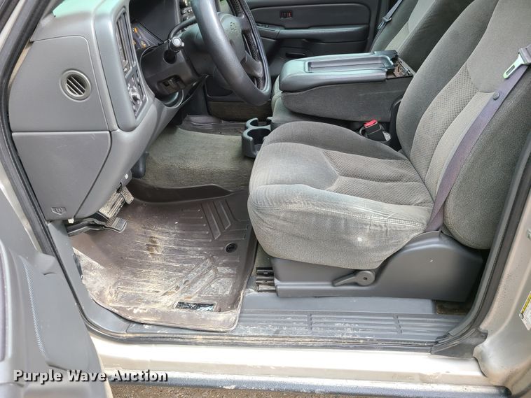 image for item DG7743 2004 Chevrolet Silverado 1500  Ext. Cab pickup truck