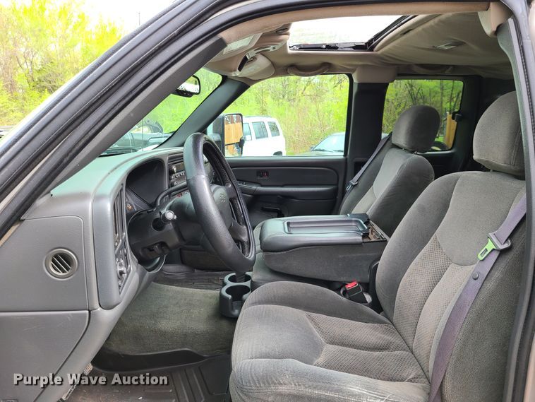 image for item DG7743 2004 Chevrolet Silverado 1500  Ext. Cab pickup truck