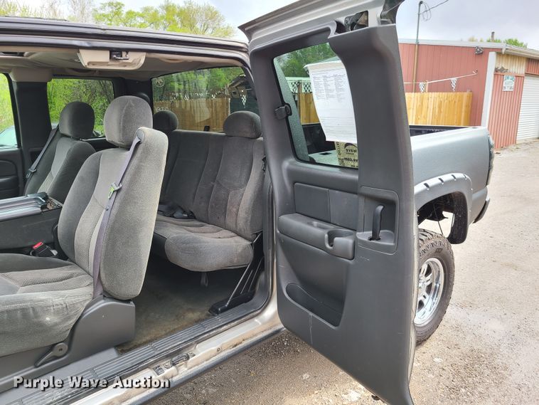 image for item DG7743 2004 Chevrolet Silverado 1500  Ext. Cab pickup truck