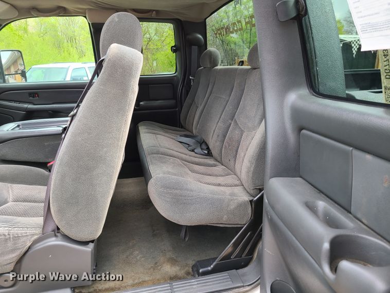 image for item DG7743 2004 Chevrolet Silverado 1500  Ext. Cab pickup truck