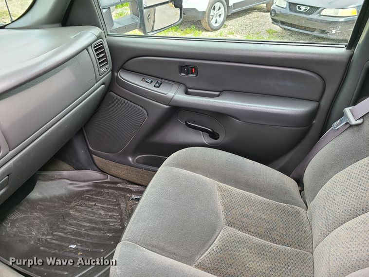 image for item DG7743 2004 Chevrolet Silverado 1500  Ext. Cab pickup truck