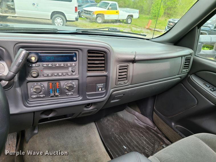 image for item DG7743 2004 Chevrolet Silverado 1500  Ext. Cab pickup truck