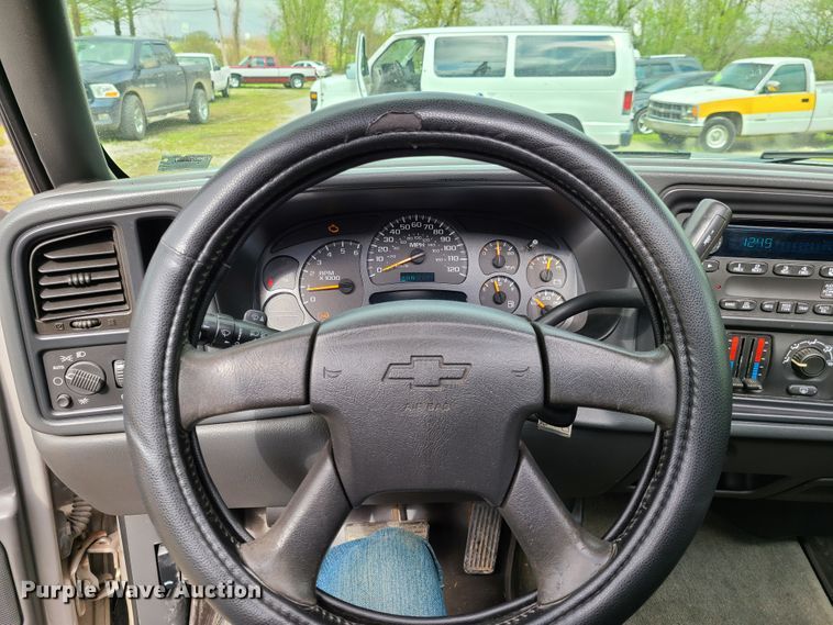 image for item DG7743 2004 Chevrolet Silverado 1500  Ext. Cab pickup truck