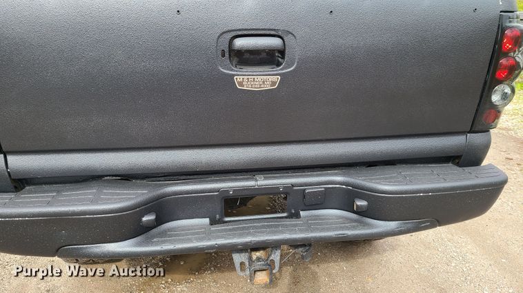 image for item DG7743 2004 Chevrolet Silverado 1500  Ext. Cab pickup truck