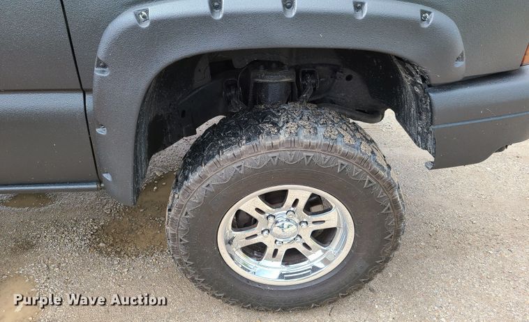 image for item DG7743 2004 Chevrolet Silverado 1500  Ext. Cab pickup truck