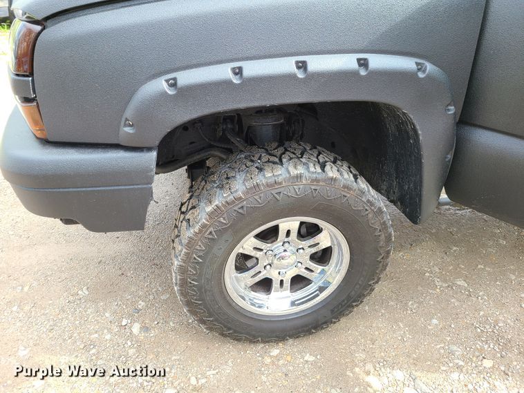 image for item DG7743 2004 Chevrolet Silverado 1500  Ext. Cab pickup truck