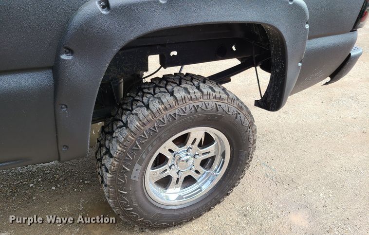 image for item DG7743 2004 Chevrolet Silverado 1500  Ext. Cab pickup truck