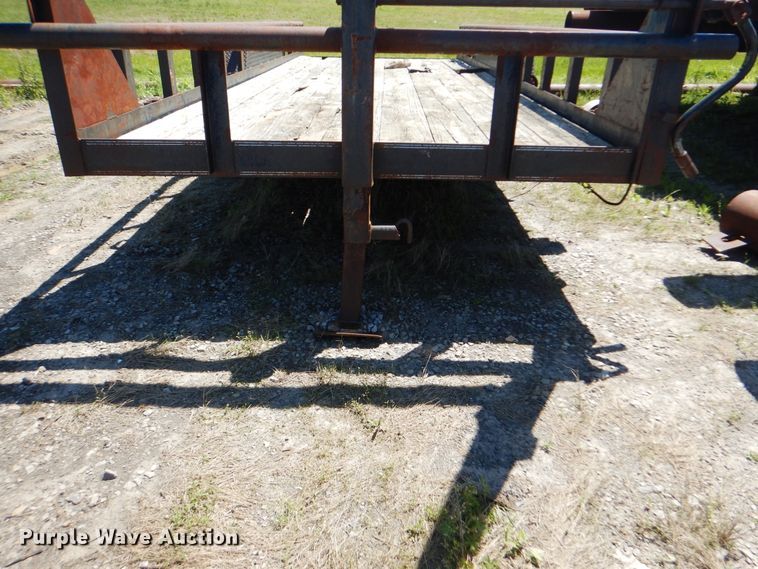 image for item DG8525 2001 Texas Bragg equipment trailer