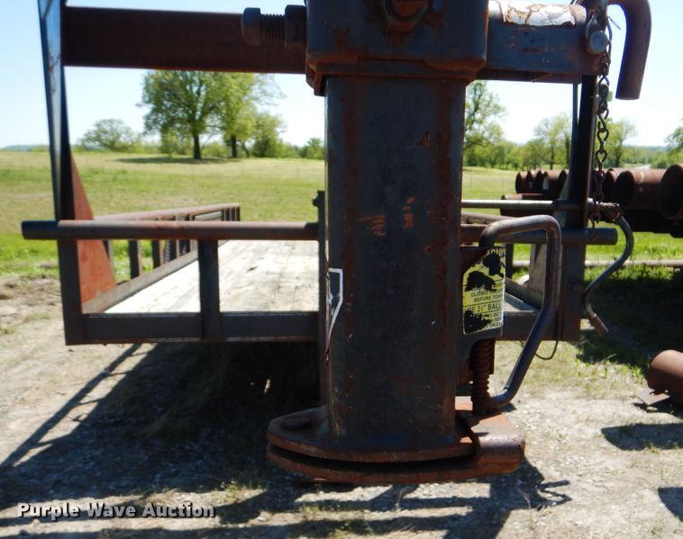 image for item DG8525 2001 Texas Bragg equipment trailer