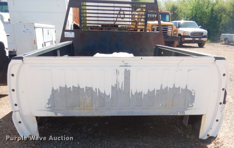 image for item DG8557 2001 Chevrolet Silverado 3500 pickup truck bed