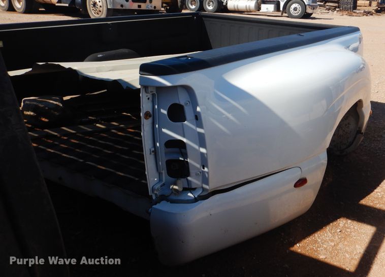 image for item DG8557 2001 Chevrolet Silverado 3500 pickup truck bed