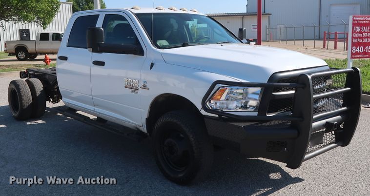 image for item DH0862 2015 Dodge Ram 3500HD  Crew Cab pickup truck cab and chassis