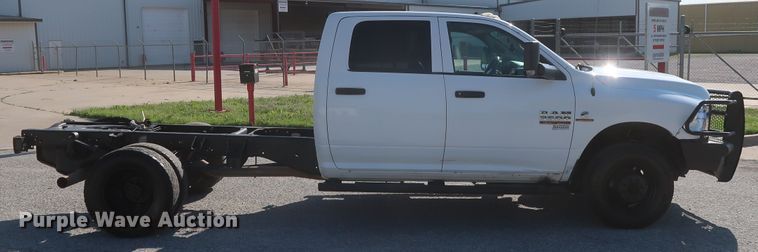 image for item DH0862 2015 Dodge Ram 3500HD  Crew Cab pickup truck cab and chassis