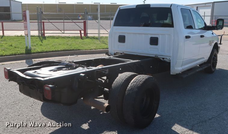 image for item DH0862 2015 Dodge Ram 3500HD  Crew Cab pickup truck cab and chassis