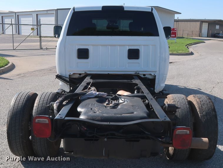 image for item DH0862 2015 Dodge Ram 3500HD  Crew Cab pickup truck cab and chassis