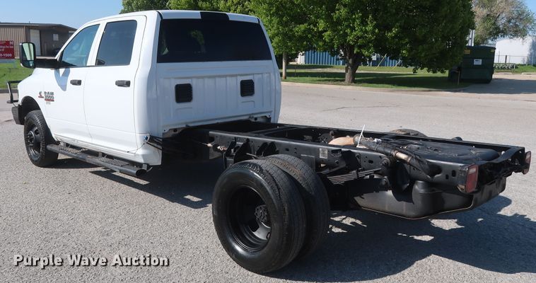 image for item DH0862 2015 Dodge Ram 3500HD  Crew Cab pickup truck cab and chassis