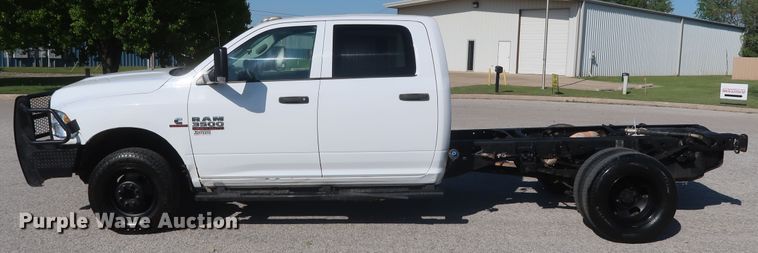 image for item DH0862 2015 Dodge Ram 3500HD  Crew Cab pickup truck cab and chassis