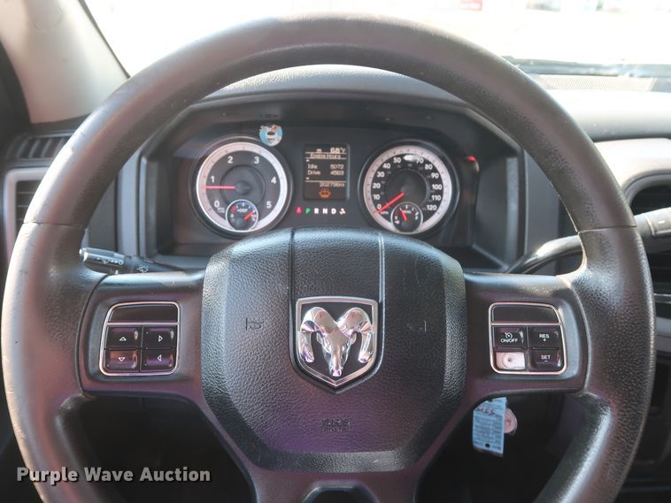 image for item DH0862 2015 Dodge Ram 3500HD  Crew Cab pickup truck cab and chassis