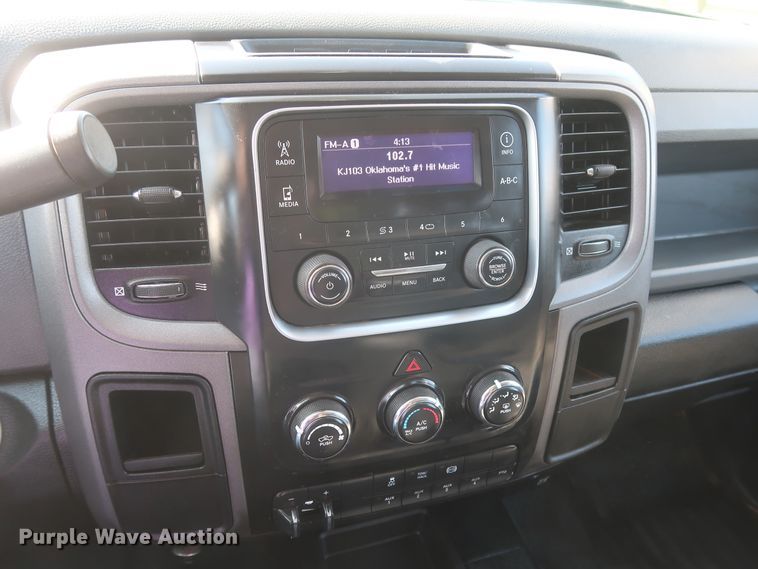 image for item DH0862 2015 Dodge Ram 3500HD  Crew Cab pickup truck cab and chassis