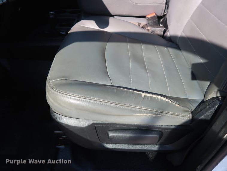 image for item DH0862 2015 Dodge Ram 3500HD  Crew Cab pickup truck cab and chassis