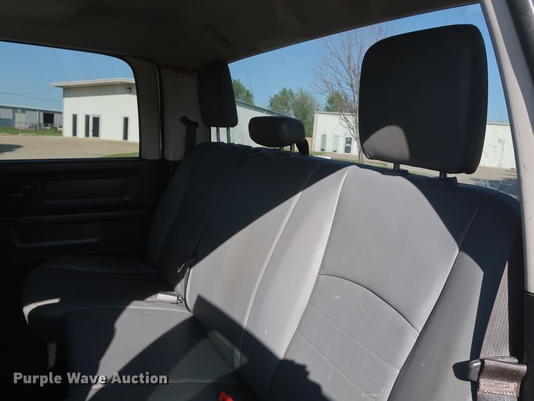 image for item DH0862 2015 Dodge Ram 3500HD  Crew Cab pickup truck cab and chassis