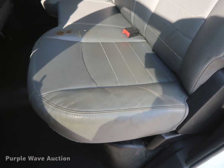 image for item DH0862 2015 Dodge Ram 3500HD  Crew Cab pickup truck cab and chassis