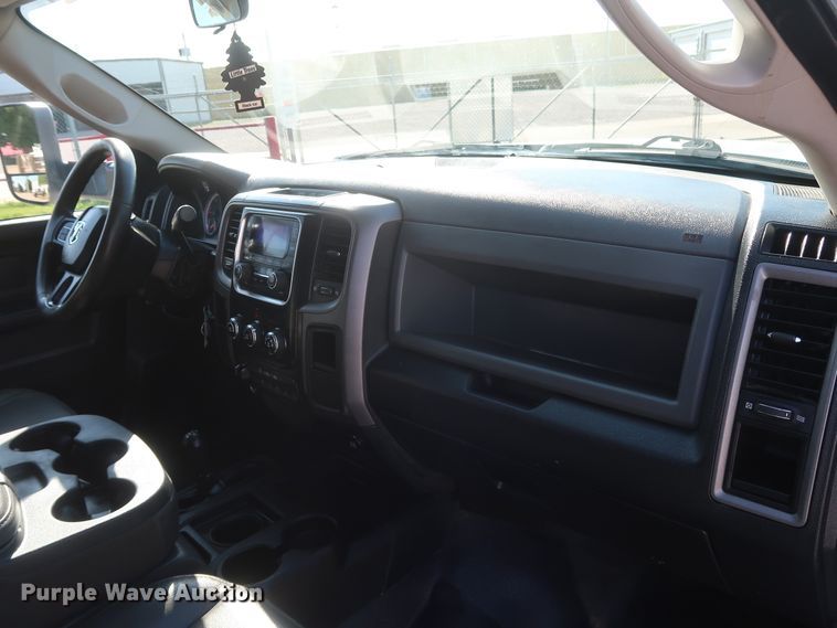 image for item DH0862 2015 Dodge Ram 3500HD  Crew Cab pickup truck cab and chassis