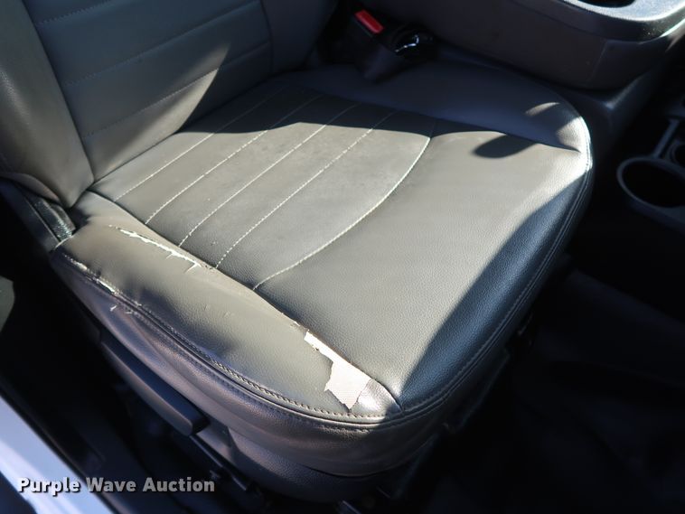 image for item DH0862 2015 Dodge Ram 3500HD  Crew Cab pickup truck cab and chassis