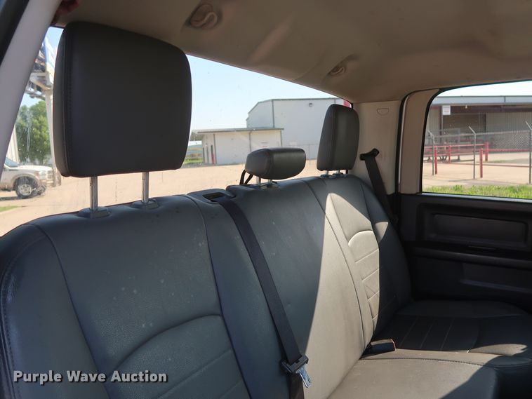 image for item DH0862 2015 Dodge Ram 3500HD  Crew Cab pickup truck cab and chassis