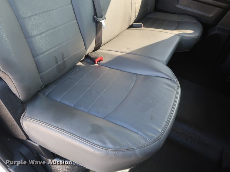 image for item DH0862 2015 Dodge Ram 3500HD  Crew Cab pickup truck cab and chassis