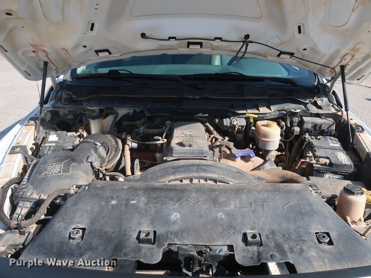 image for item DH0862 2015 Dodge Ram 3500HD  Crew Cab pickup truck cab and chassis