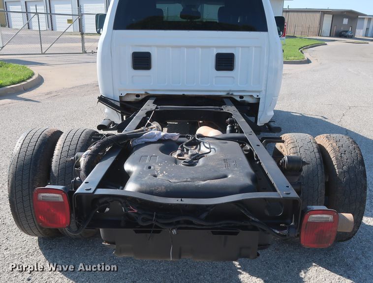 image for item DH0862 2015 Dodge Ram 3500HD  Crew Cab pickup truck cab and chassis