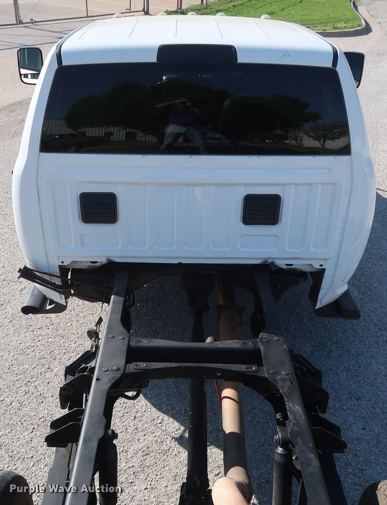 image for item DH0862 2015 Dodge Ram 3500HD  Crew Cab pickup truck cab and chassis