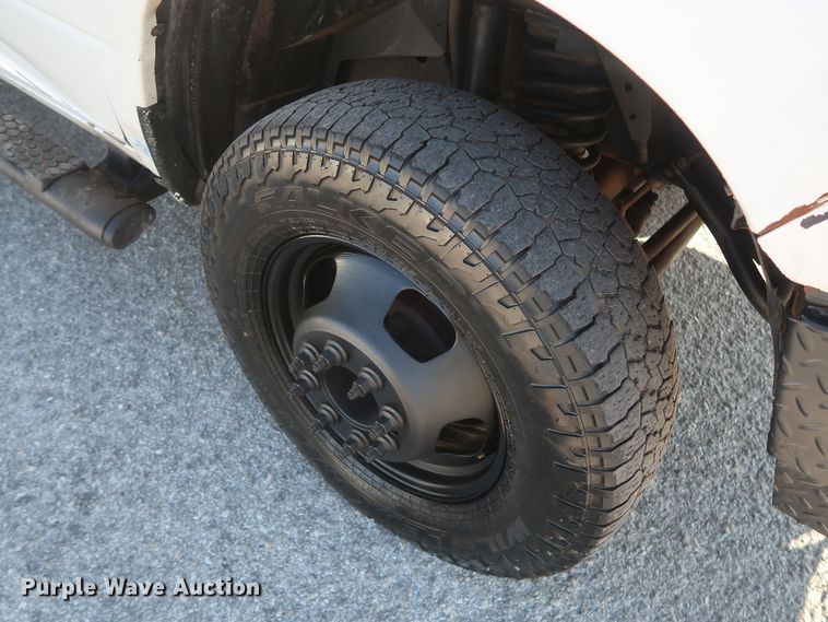 image for item DH0862 2015 Dodge Ram 3500HD  Crew Cab pickup truck cab and chassis