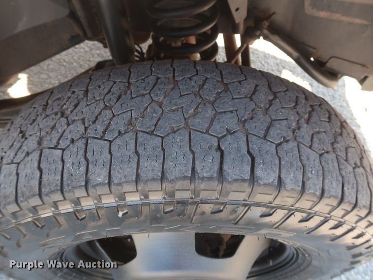 image for item DH0862 2015 Dodge Ram 3500HD  Crew Cab pickup truck cab and chassis